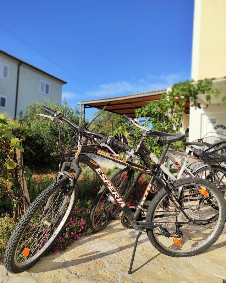 Apartments Barisic Hrvatskih Zrtava 404 Seget Vranjica Trogir Buitenkant foto