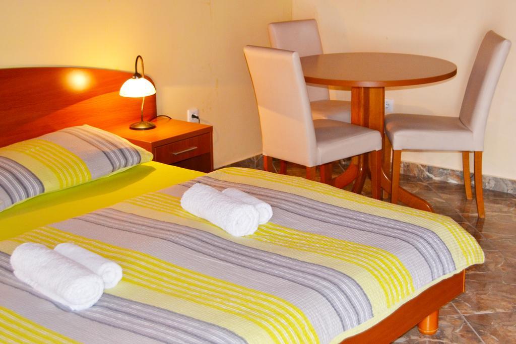 Apartments Barisic Hrvatskih Zrtava 404 Seget Vranjica Trogir Buitenkant foto