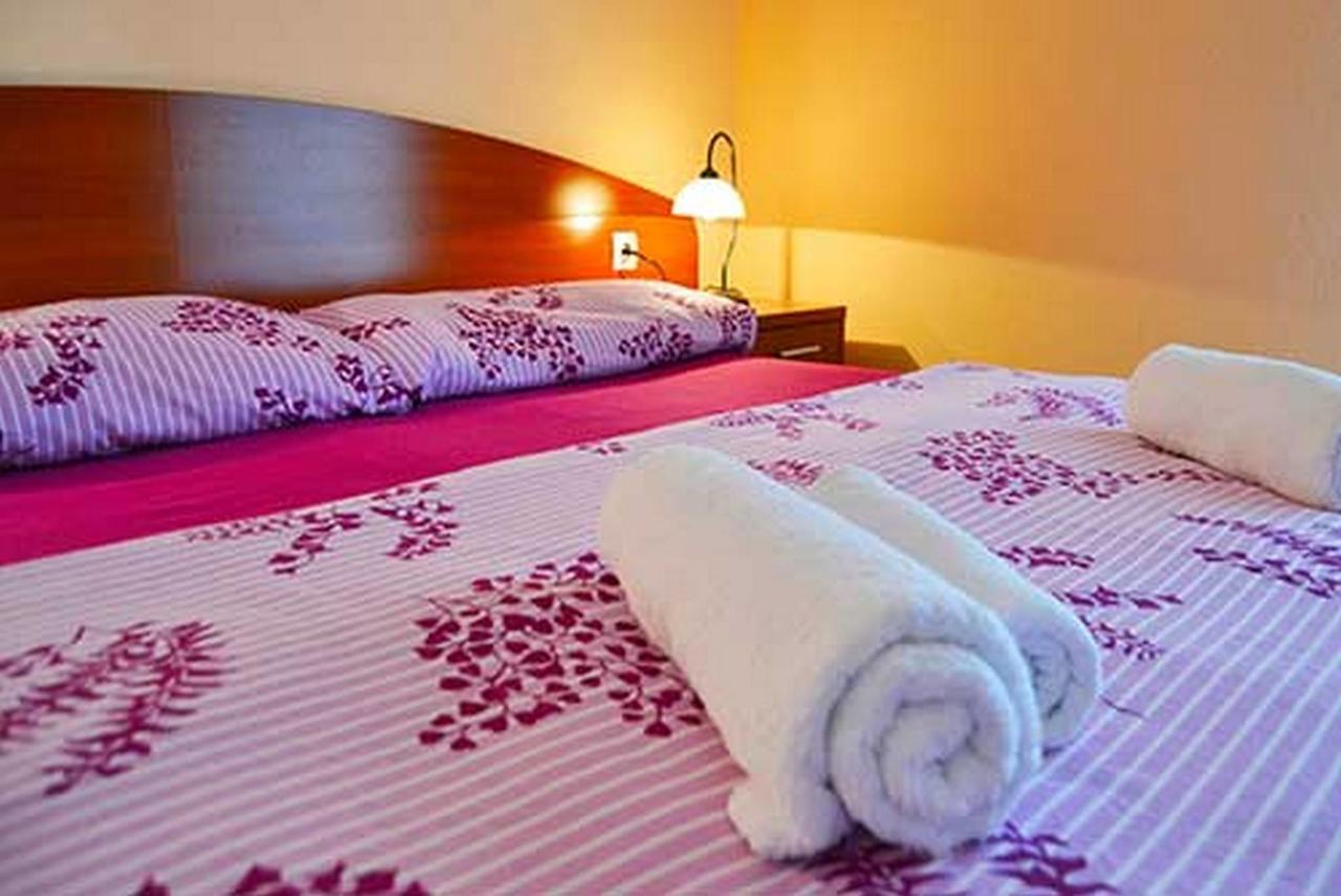 Apartments Barisic Hrvatskih Zrtava 404 Seget Vranjica Trogir Buitenkant foto