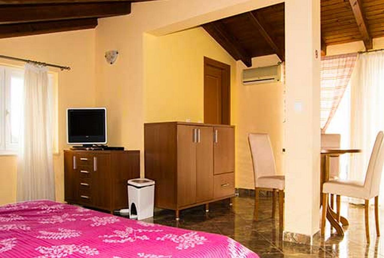 Apartments Barisic Hrvatskih Zrtava 404 Seget Vranjica Trogir Buitenkant foto