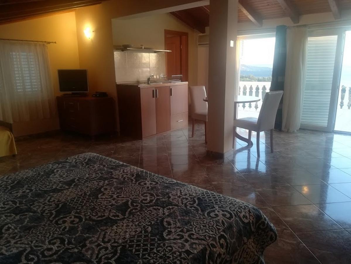 Apartments Barisic Hrvatskih Zrtava 404 Seget Vranjica Trogir Buitenkant foto