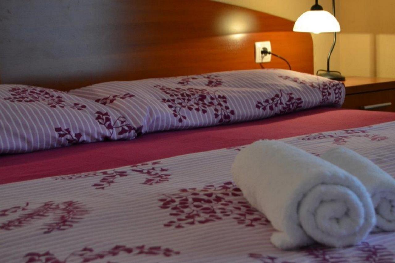 Apartments Barisic Hrvatskih Zrtava 404 Seget Vranjica Trogir Buitenkant foto