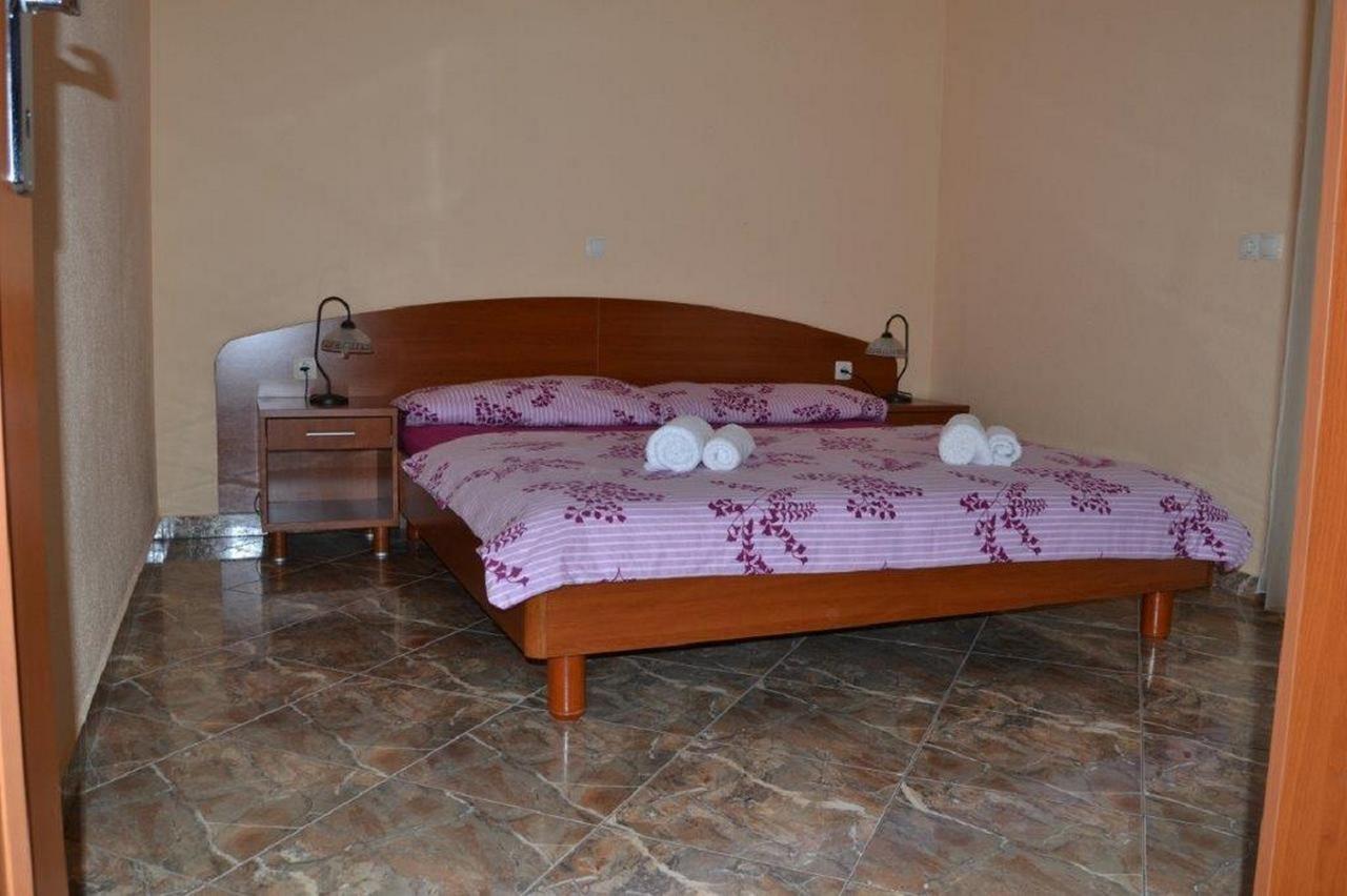 Apartments Barisic Hrvatskih Zrtava 404 Seget Vranjica Trogir Buitenkant foto