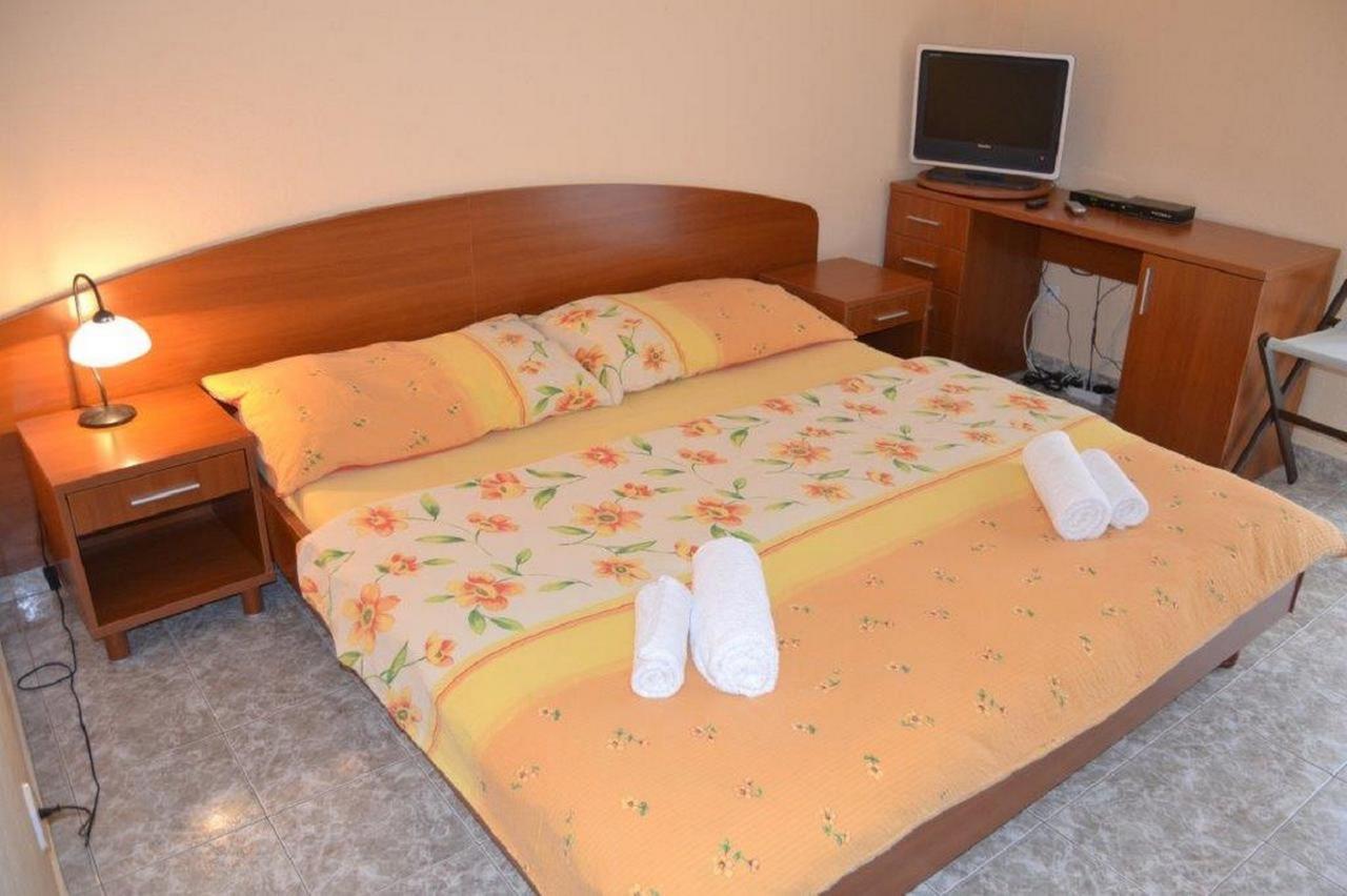 Apartments Barisic Hrvatskih Zrtava 404 Seget Vranjica Trogir Buitenkant foto